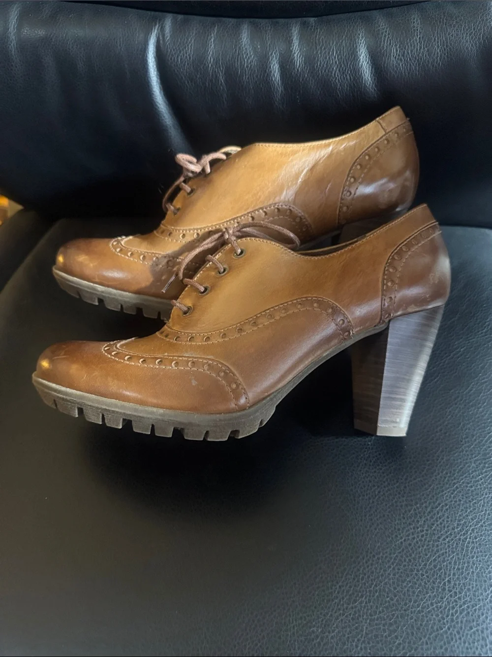 Lasocki women’s heeled shoes. Genuine leather classic style, professional